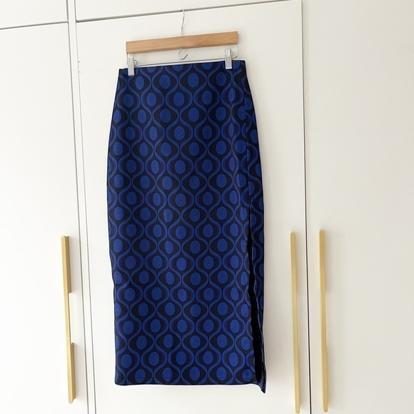 PATTERNED midi skirt with optional slit - Picture 1 of 9